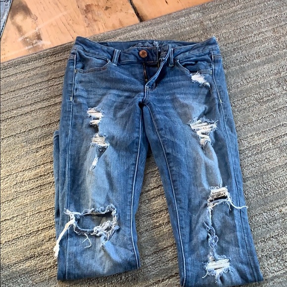 Size 2 American eagle distressed skinny jeans - Picture 4 of 7